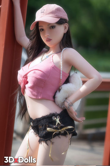 Sakura Hikari 5'1" / 155 cm